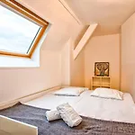 La Casa Sequoia - Peace And Quiet In The City *