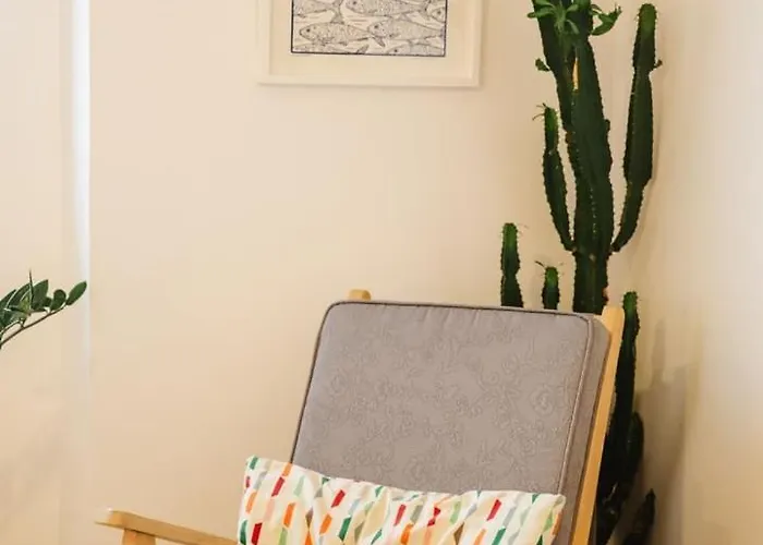 La Casa Sequoia - Peace And Quiet In The City カーン